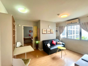1 bdrm condo 5 minutes walk 2 BTS Fiber optic Wifi
